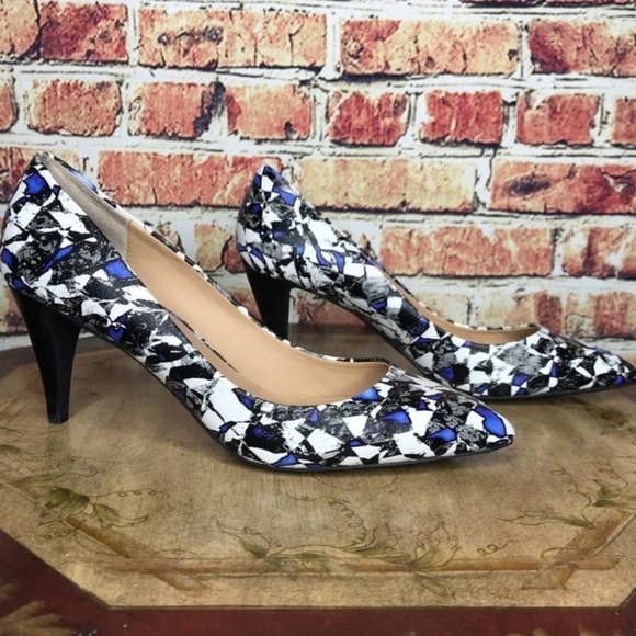 Joe's Jean's White, Blue and Black Abstract Pumps - Picture 1 of 4
